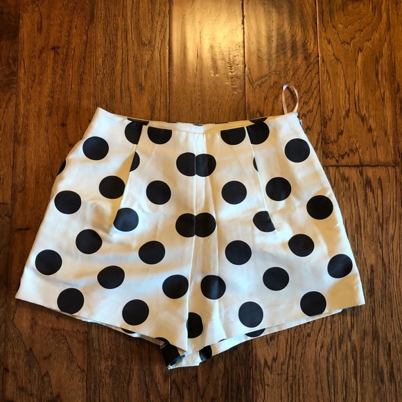 Playful polka dot shorts - Picture 1 of 3